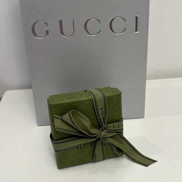 GUCCI RARE BROOCH  2”x1.5” with Box, pouch and paper shopping bag - Picture 4 of 12